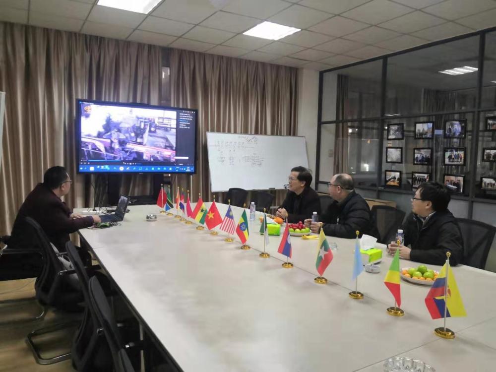 国产成人
党委陈为旭书记一行到校友企业福建金泉集团走访调研-5e811a818139580a 国产成人
党委陈为旭书记一行到校友企业福建金泉集团走访调研-5e811a818139580a